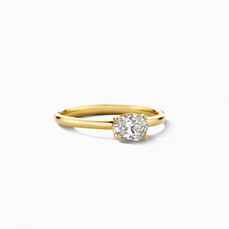 14ct yellow gold ring with an oval Lab Grown Diamond, close-up.
