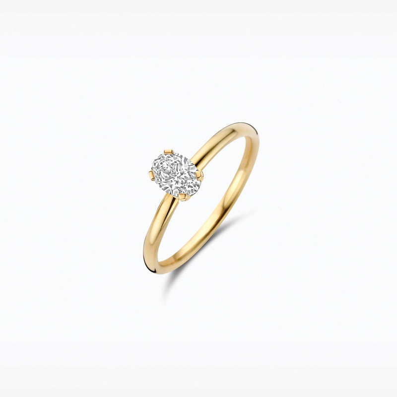 Bague en or jaune 14 carats avec Diamant de synthèse ovale, vue de face.